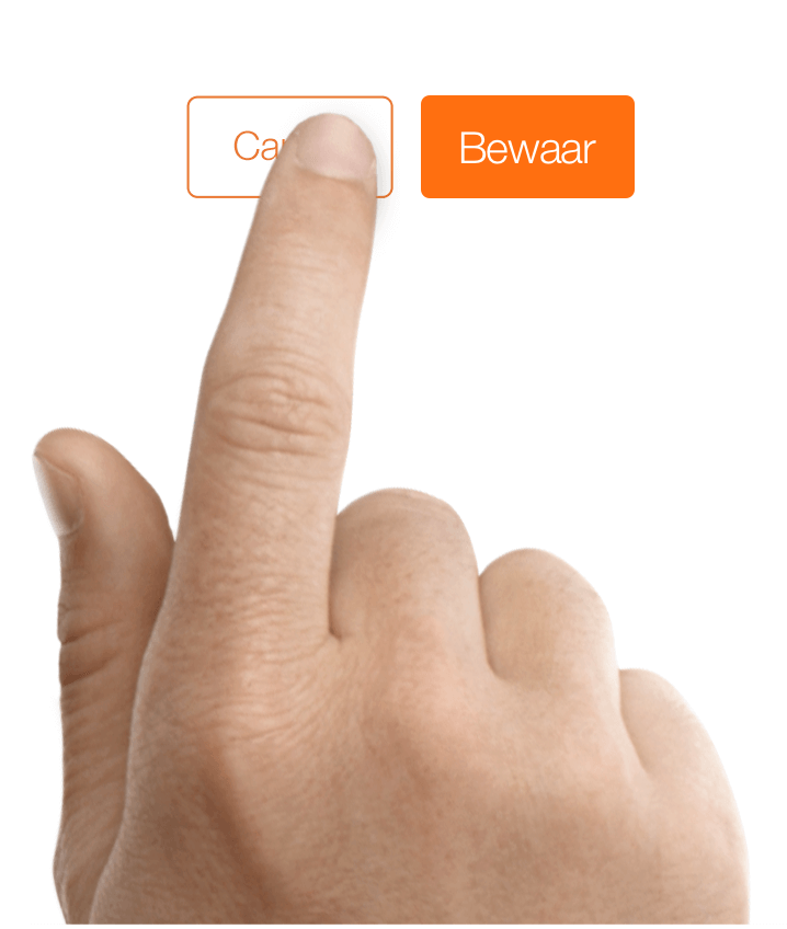 Foto van een hand en een vinger. De vinger drukt op een knop die “Bewaar” heet.